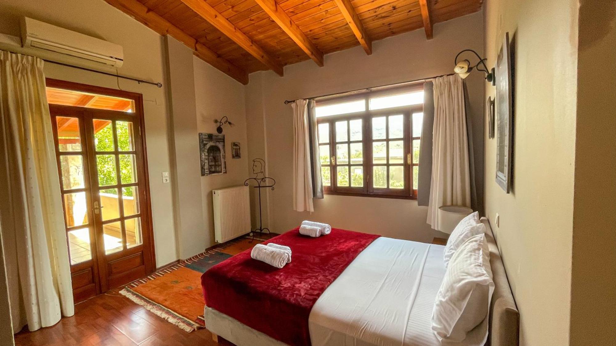 Skine With Private Pool And Garden La Canée